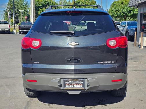 Black Granite Metallic 2011 Chevrolet Traverse 2LT