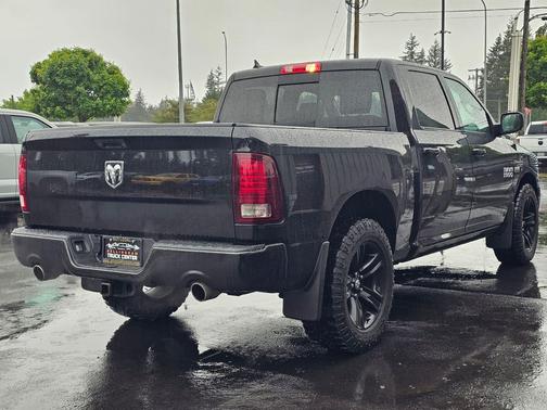 Brilliant Black Crystal Pearl Coat 2018 RAM 1500 Sport