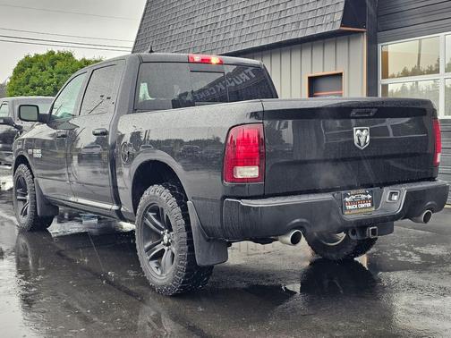 Brilliant Black Crystal Pearl Coat 2018 RAM 1500 Sport