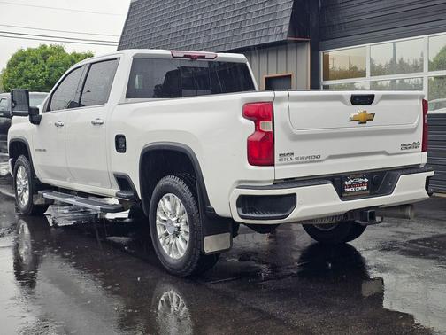 Iridescent Pearl Tricoat 2022 Chevrolet Silverado 2500 High Country