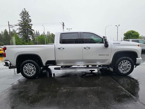 Iridescent Pearl Tricoat 2022 Chevrolet Silverado 2500 High Country