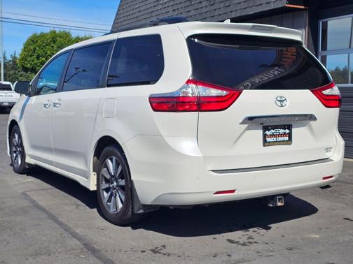 Blizzard Pearl 2018 Toyota Sienna Limited