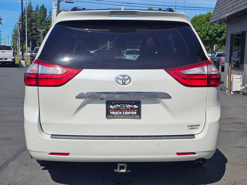 Blizzard Pearl 2018 Toyota Sienna Limited