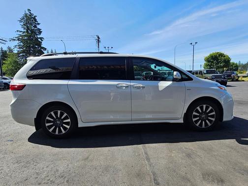 Blizzard Pearl 2018 Toyota Sienna Limited