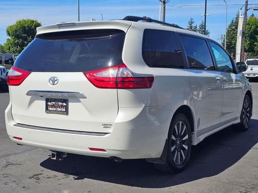 Blizzard Pearl 2018 Toyota Sienna Limited