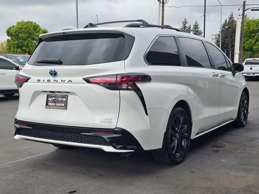 Super White 2021 Toyota Sienna XSE 7 Passenger