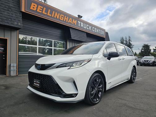 Super White 2021 Toyota Sienna XSE 7 Passenger