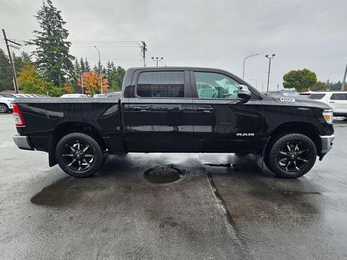 Diamond Black Crystal Pearlcoat 2022 RAM 1500 Big Horn/Lone Star