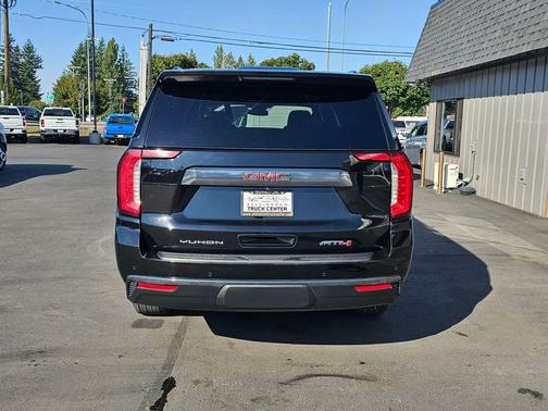 2023 GMC Yukon XL 4WD AT4