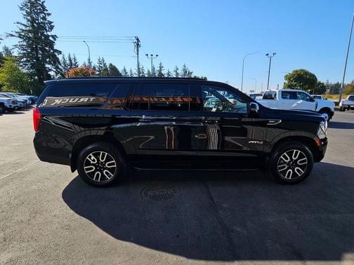 2023 GMC Yukon XL 4WD AT4