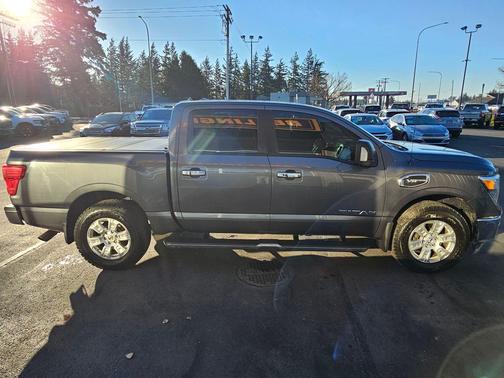2017 Nissan Titan SV