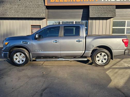 2017 Nissan Titan SV