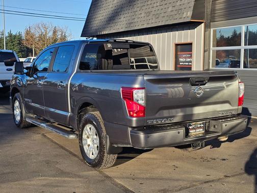 2017 Nissan Titan SV