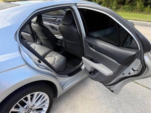 Celestial Silver Metallic 2018 Toyota Camry XLE V6 Auto (Natl)
