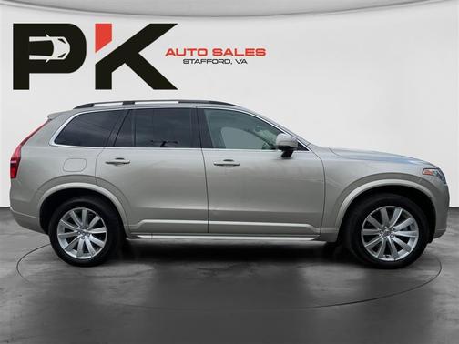 2016 Volvo XC90 T6 Momentum