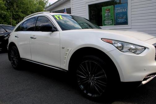 2017 INFINITI QX70 Base