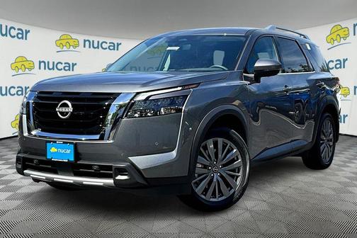 2025 Nissan Pathfinder SL