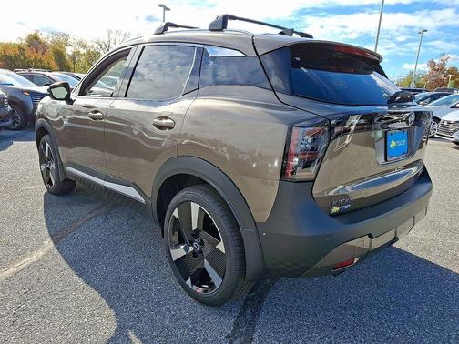Canyon Bronze M 2026 Nissan Kicks SR