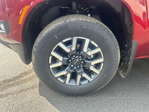 2025 Nissan Frontier SL
