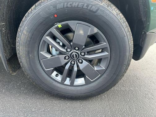 2025 Nissan Frontier SV