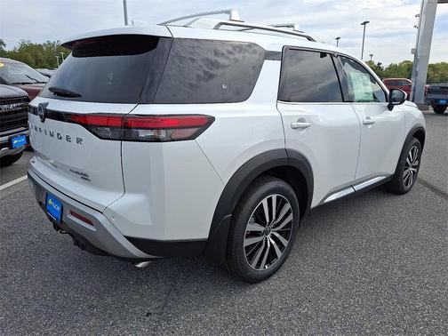 2025 Nissan Pathfinder Platinum
