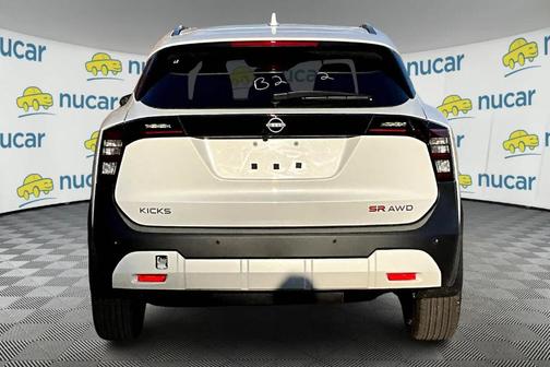 2025 Nissan Kicks SR