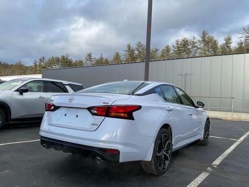 2025 Nissan Altima SR