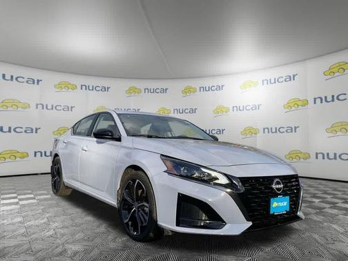 2025 Nissan Altima SR