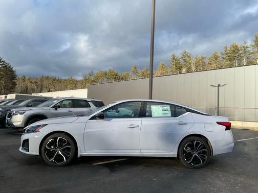 2025 Nissan Altima SR