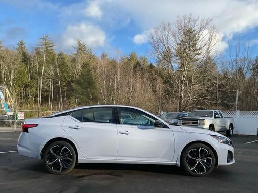 2025 Nissan Altima SR