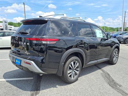 2025 Nissan Pathfinder SL