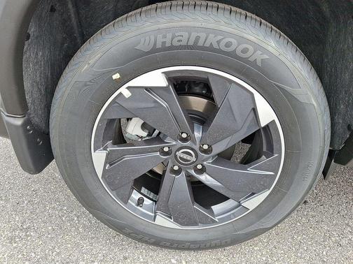 Everest White P 2026 Nissan Rogue SV