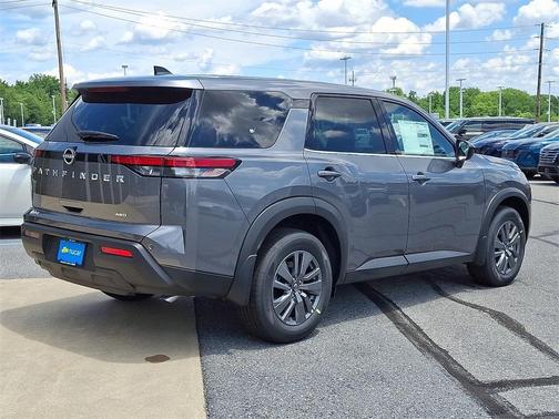 2025 Nissan Pathfinder S