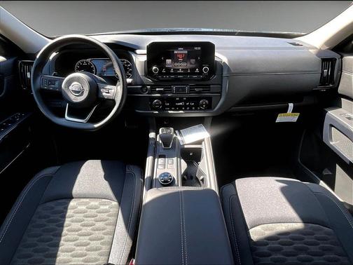 2025 Nissan Pathfinder S
