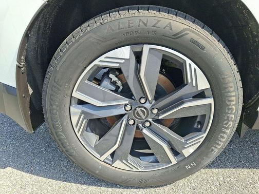 Everest White P 2026 Nissan Murano SL