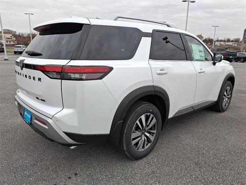 2025 Nissan Pathfinder SL