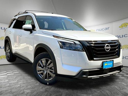 2025 Nissan Pathfinder SV