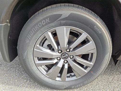 2025 Nissan Pathfinder S