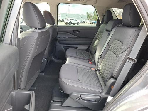 2025 Nissan Pathfinder S