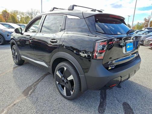 Super Black 2026 Nissan Kicks SR