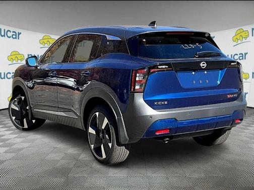 2025 Nissan Kicks SR
