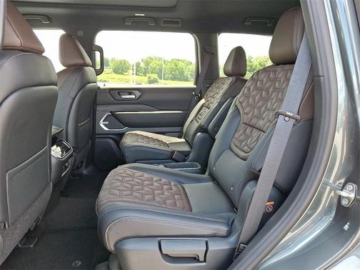 2025 Nissan Armada Platinum