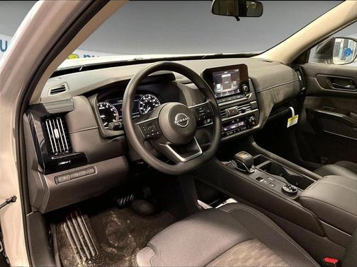 2025 Nissan Pathfinder S