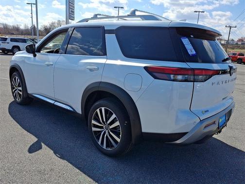 2025 Nissan Pathfinder Platinum