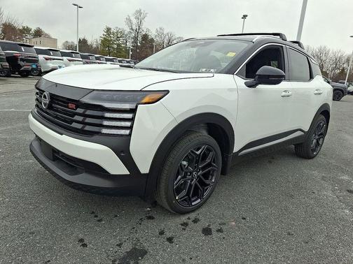 2t Wht Blk Roof 2026 Nissan Kicks SR