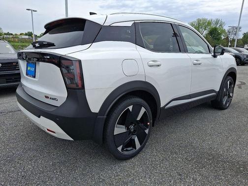 Aspen White Tri 2026 Nissan Kicks SR