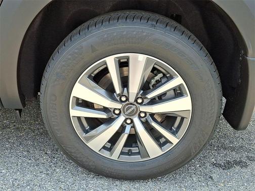 2025 Nissan Pathfinder SL