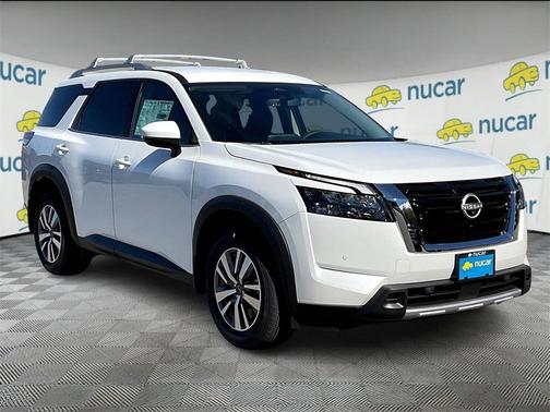 2025 Nissan Pathfinder SL