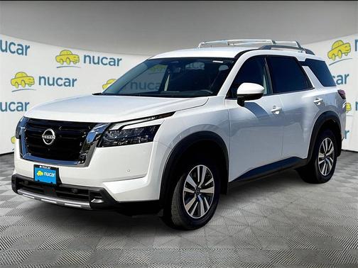 2025 Nissan Pathfinder SL