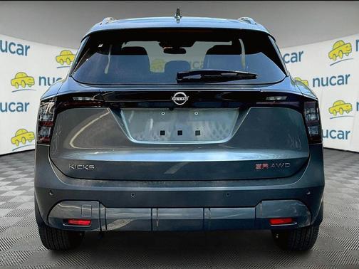 2025 Nissan Kicks SR